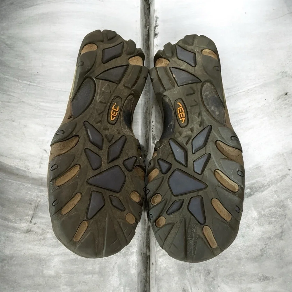 KEEN WOMENS HIKING WALKING SHOE SIZE 10
